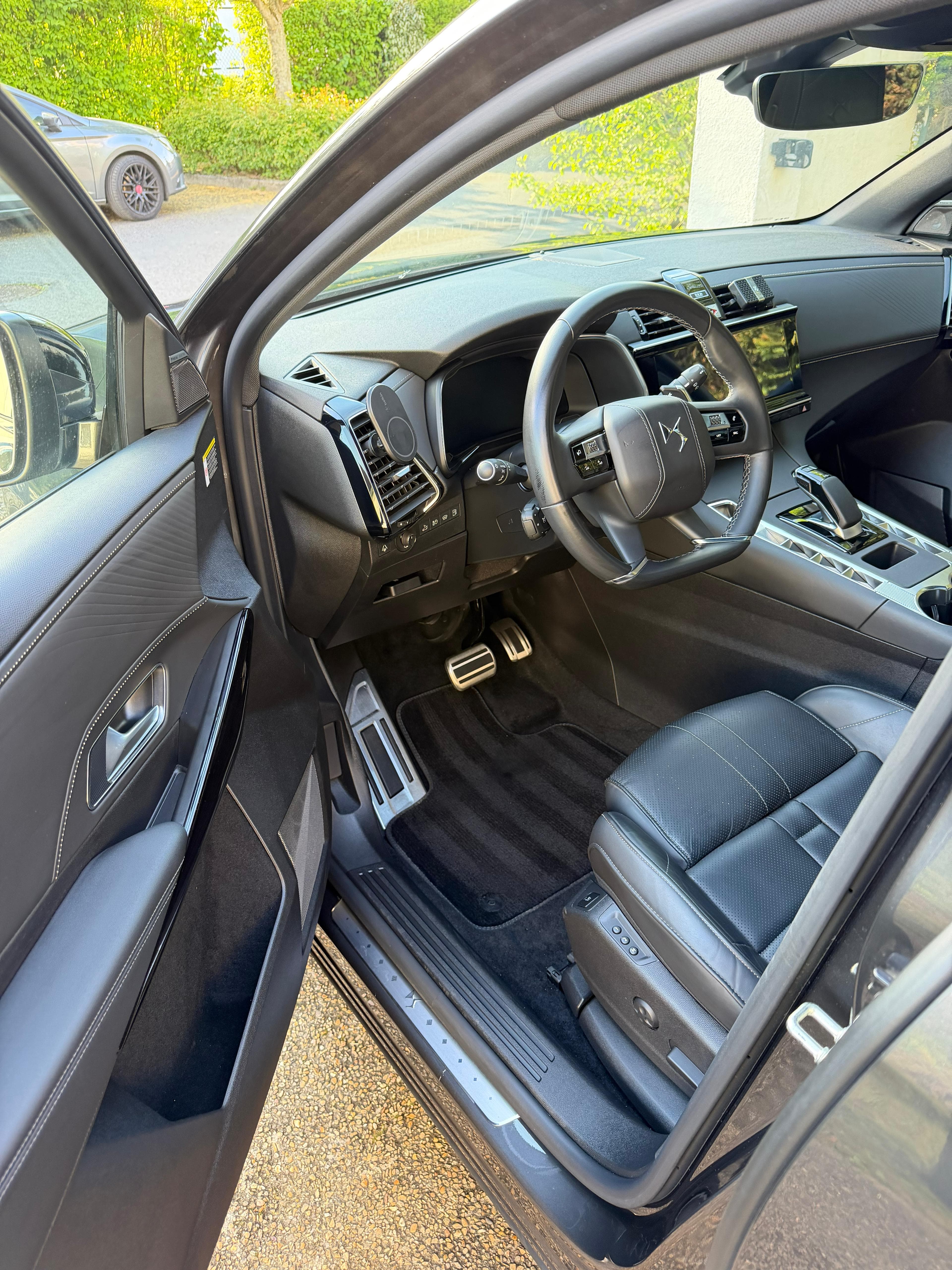 Habitacle Volvo avant apres nettoyage CLEAN CARS MRQS, Après