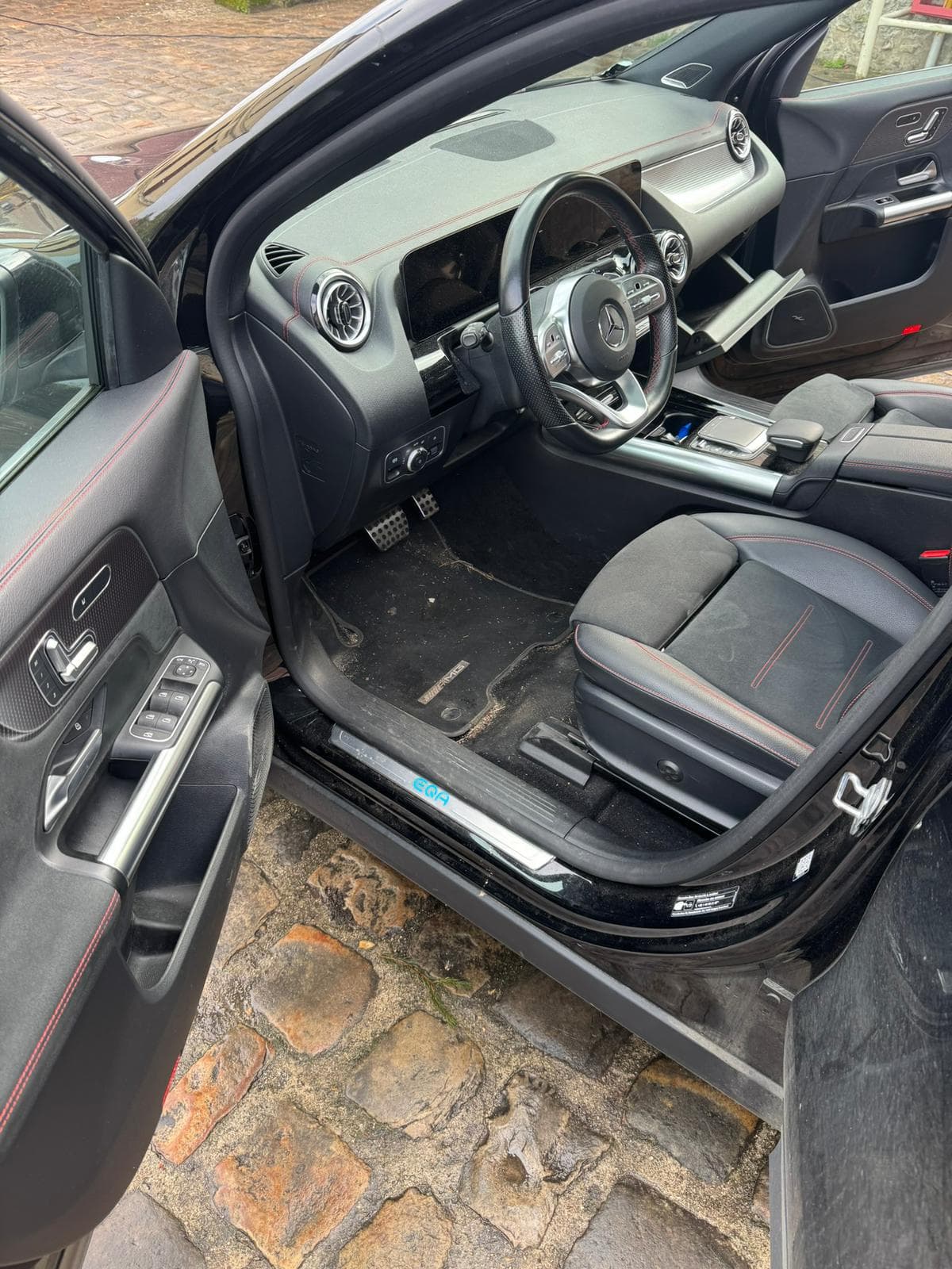 Habitacle avant apres finition CLEAN CARS MRQS, Avant