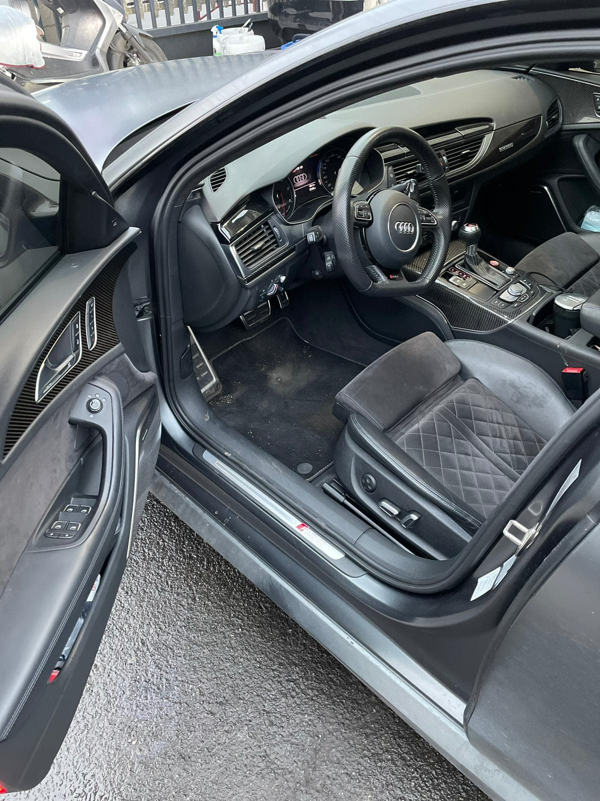 Habitacle Audi avant apres nettoyage CLEAN CARS MRQS, Avant