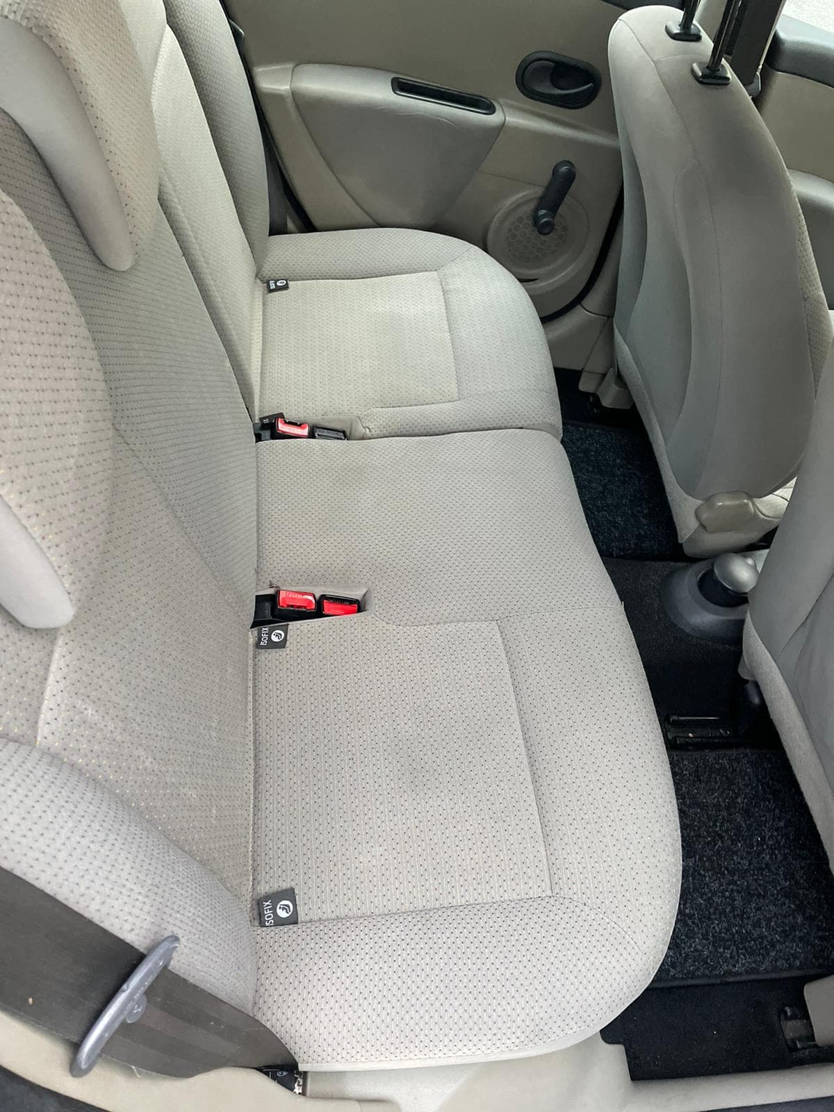 Banquette tissu clair avant apres nettoyage CLEAN CARS MRQS, Après