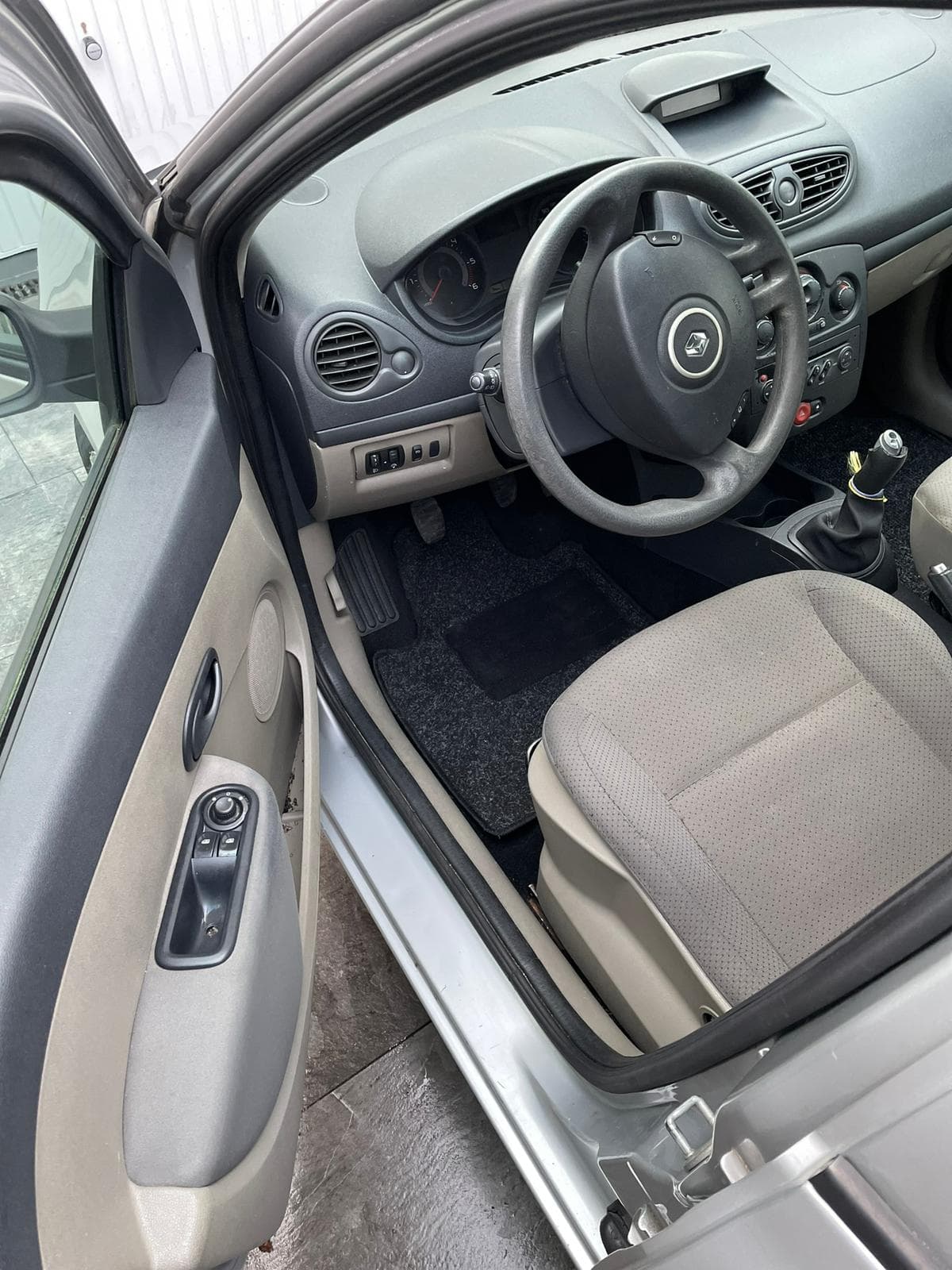 Habitacle avant apres nettoyage CLEAN CARS MRQS, Après